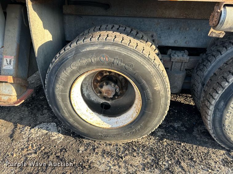 image for item OF9061 1994 Ford L8000  crane truck