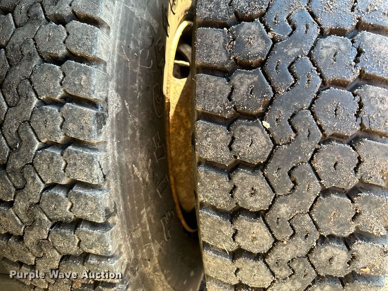 image for item OF9061 1994 Ford L8000  crane truck