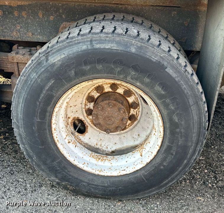 image for item OF9061 1994 Ford L8000  crane truck