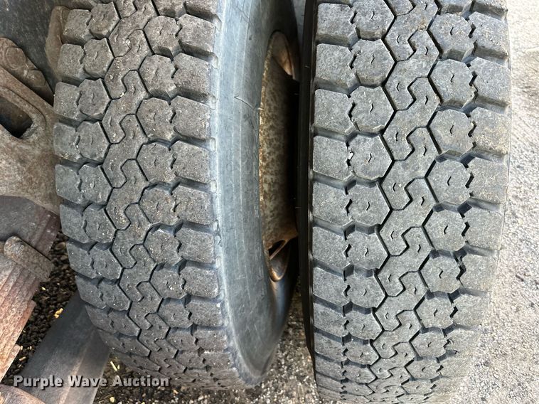 image for item OF9061 1994 Ford L8000  crane truck