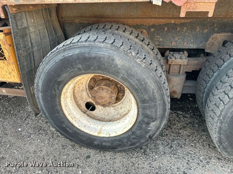 image for item OF9061 1994 Ford L8000  crane truck