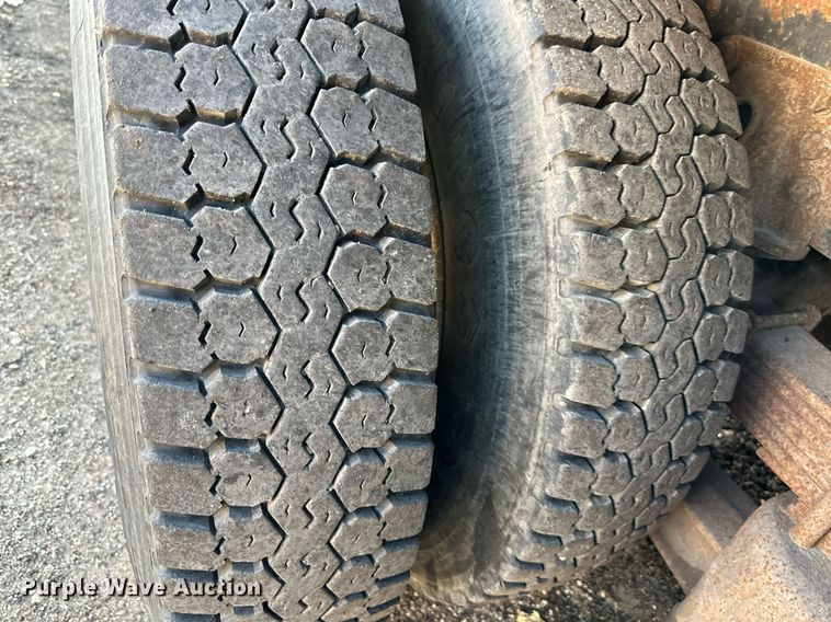 image for item OF9061 1994 Ford L8000  crane truck