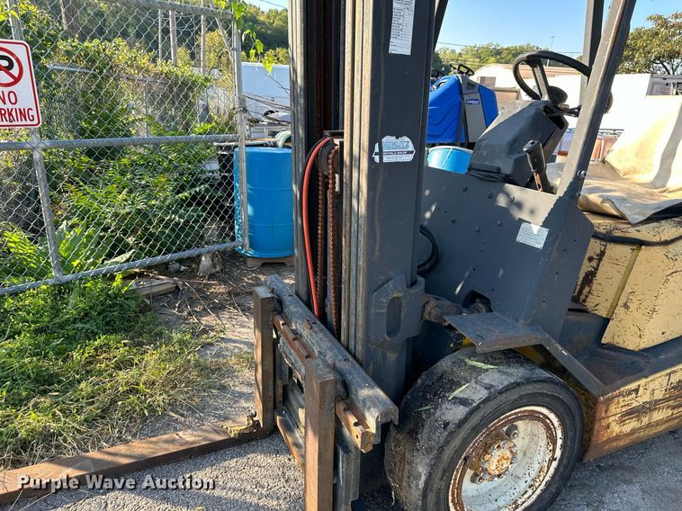 image for item OF9063 Yale GLP060TFNUAE087  forklift