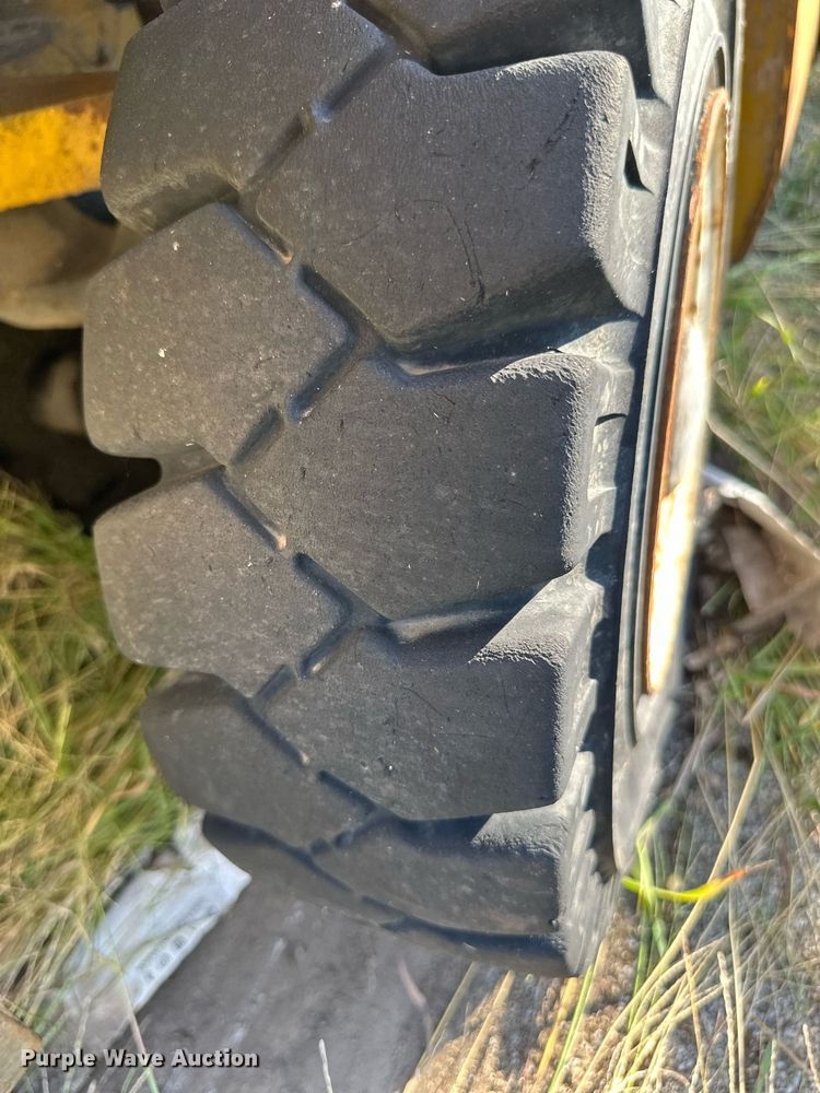 image for item OF9063 Yale GLP060TFNUAE087  forklift