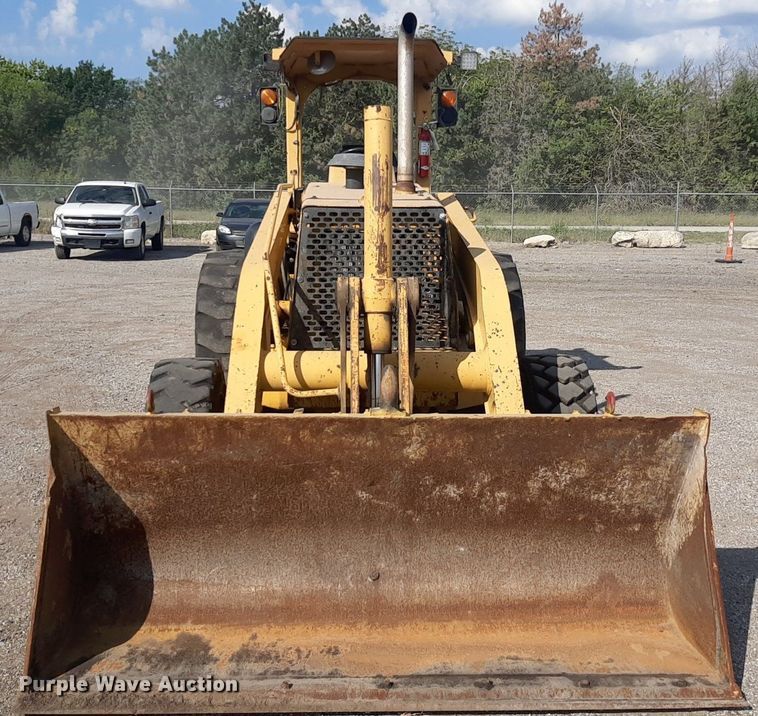 image for item OF9460 2001 John Deere 210LE  landscape tractor