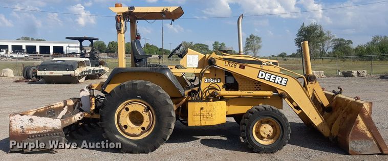 image for item OF9460 2001 John Deere 210LE  landscape tractor