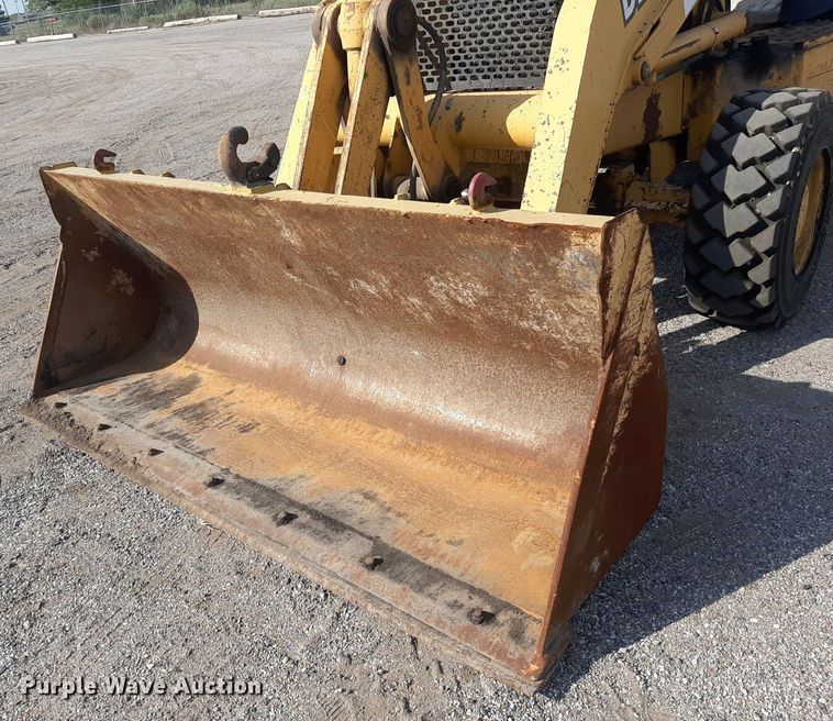 image for item OF9460 2001 John Deere 210LE  landscape tractor