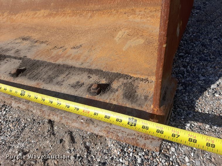 image for item OF9460 2001 John Deere 210LE  landscape tractor