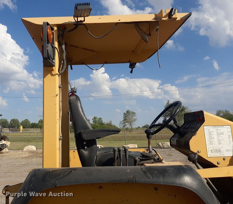 image for item OF9460 2001 John Deere 210LE  landscape tractor