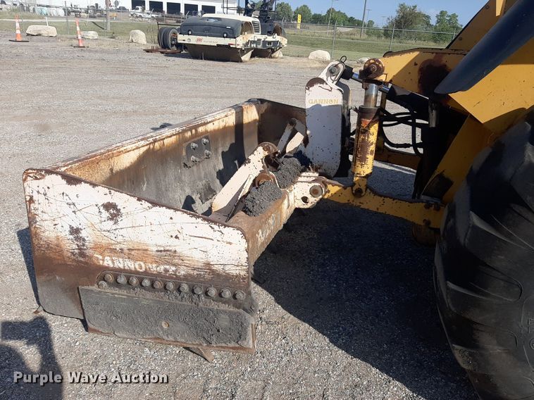 image for item OF9460 2001 John Deere 210LE  landscape tractor