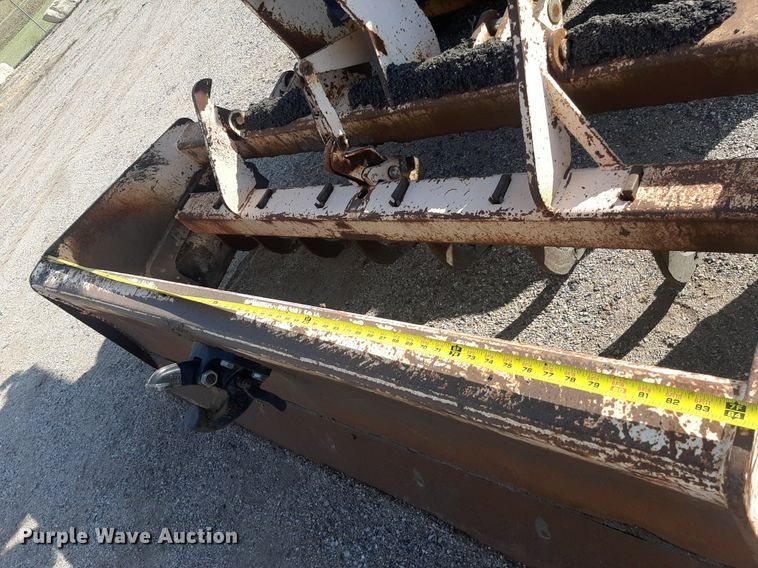 image for item OF9460 2001 John Deere 210LE  landscape tractor