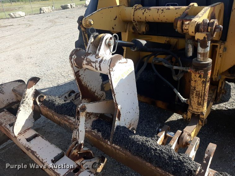 image for item OF9460 2001 John Deere 210LE  landscape tractor