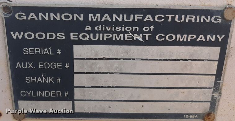 image for item OF9460 2001 John Deere 210LE  landscape tractor