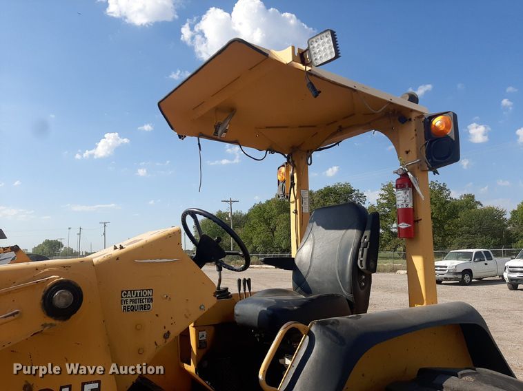 image for item OF9460 2001 John Deere 210LE  landscape tractor