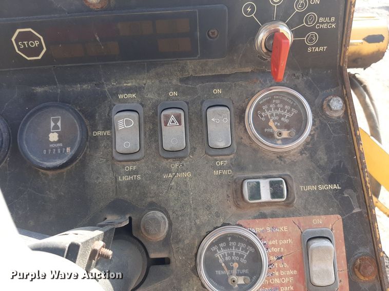 image for item OF9460 2001 John Deere 210LE  landscape tractor