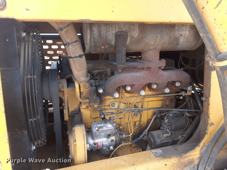 image for item OF9460 2001 John Deere 210LE  landscape tractor