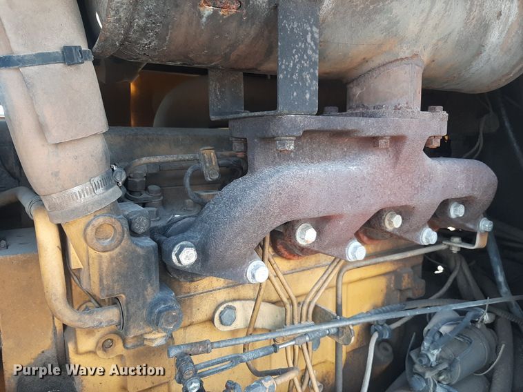 image for item OF9460 2001 John Deere 210LE  landscape tractor