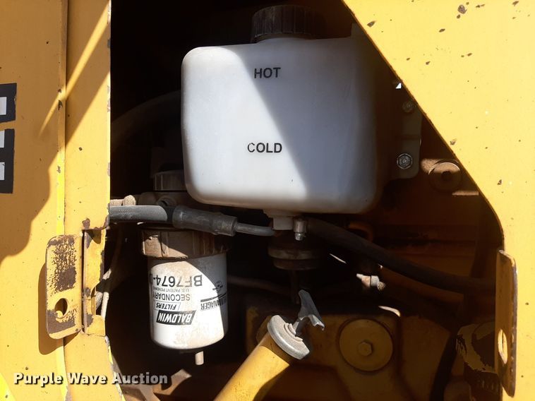 image for item OF9460 2001 John Deere 210LE  landscape tractor