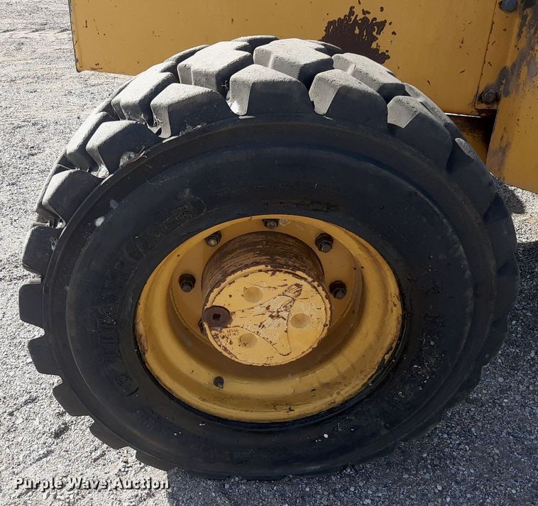 image for item OF9460 2001 John Deere 210LE  landscape tractor