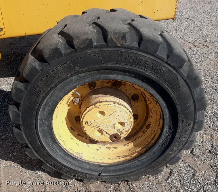 image for item OF9460 2001 John Deere 210LE  landscape tractor