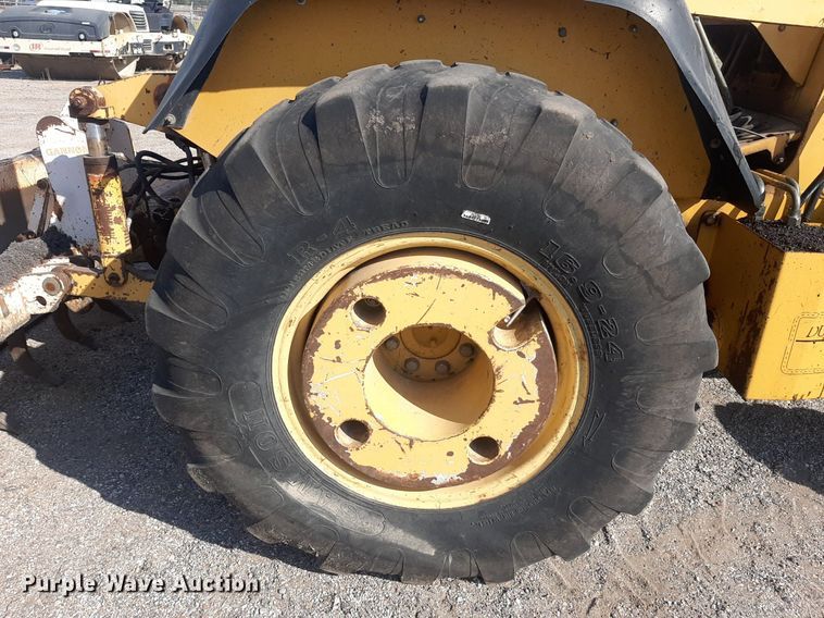 image for item OF9460 2001 John Deere 210LE  landscape tractor