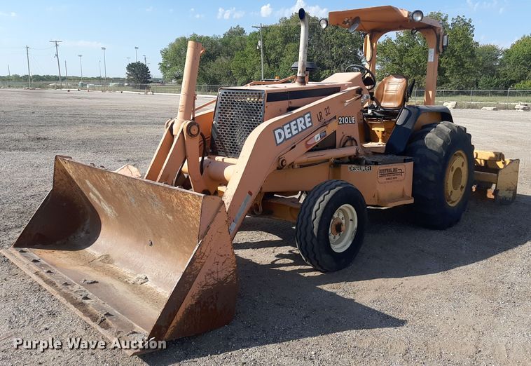 image for item OF9461 2000 John Deere 210LE  landscape tractor