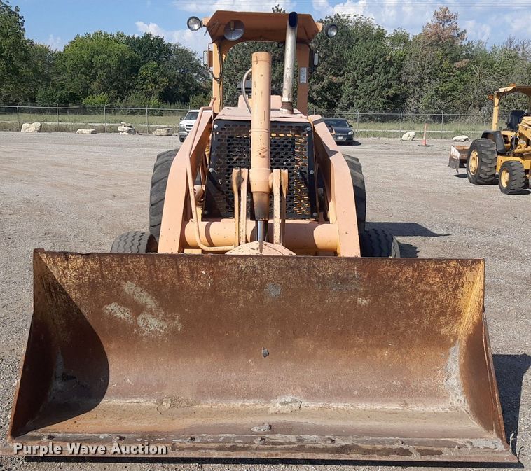 image for item OF9461 2000 John Deere 210LE  landscape tractor