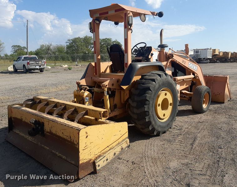 image for item OF9461 2000 John Deere 210LE  landscape tractor