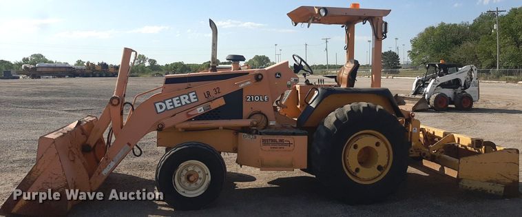 image for item OF9461 2000 John Deere 210LE  landscape tractor