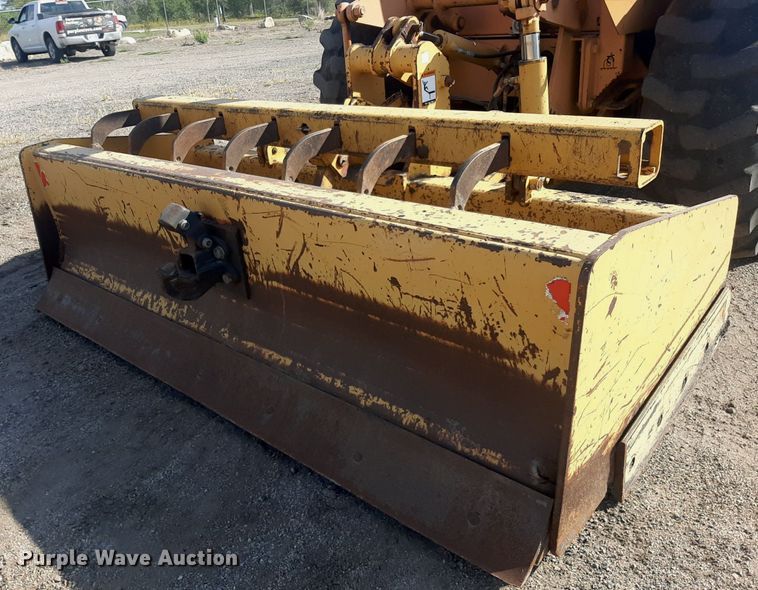 image for item OF9461 2000 John Deere 210LE  landscape tractor