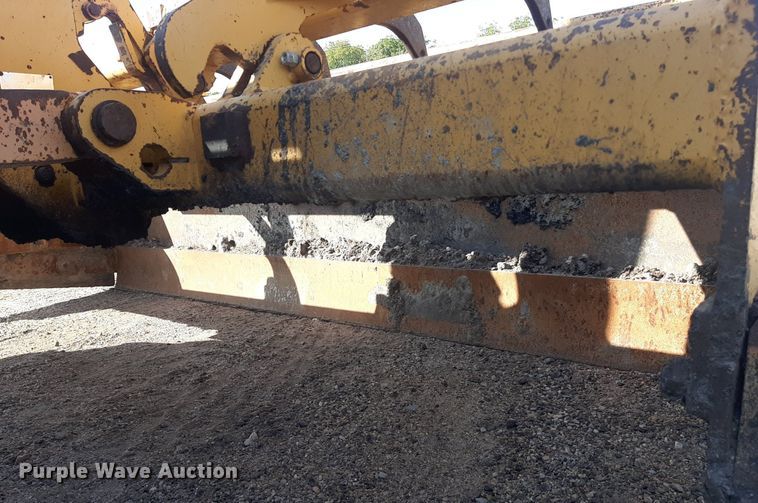 image for item OF9461 2000 John Deere 210LE  landscape tractor