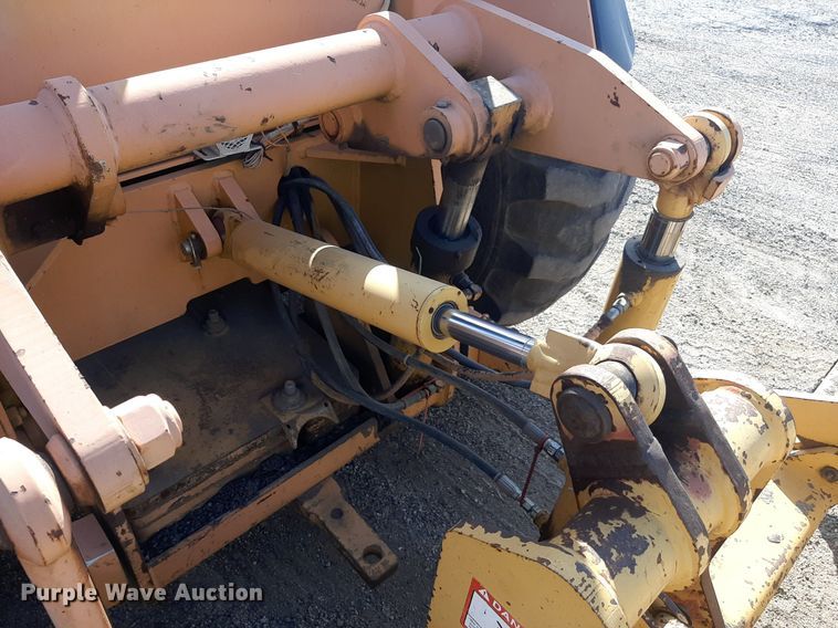 image for item OF9461 2000 John Deere 210LE  landscape tractor