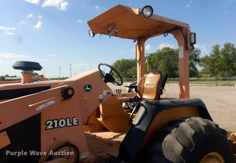 image for item OF9461 2000 John Deere 210LE  landscape tractor