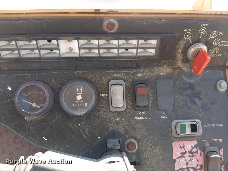 image for item OF9461 2000 John Deere 210LE  landscape tractor