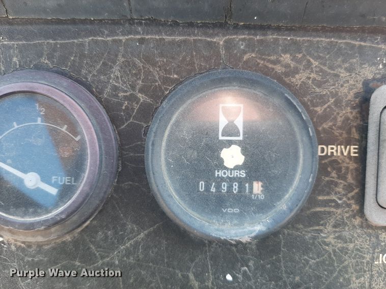 image for item OF9461 2000 John Deere 210LE  landscape tractor