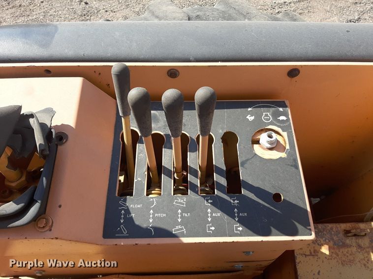 image for item OF9461 2000 John Deere 210LE  landscape tractor