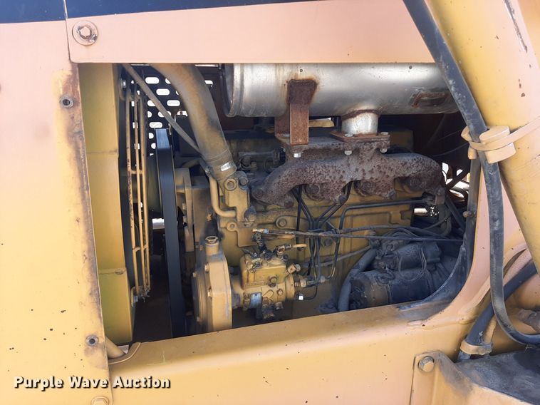 image for item OF9461 2000 John Deere 210LE  landscape tractor