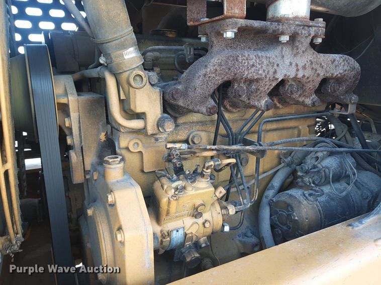 image for item OF9461 2000 John Deere 210LE  landscape tractor