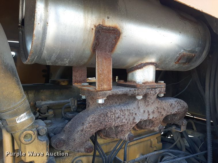 image for item OF9461 2000 John Deere 210LE  landscape tractor