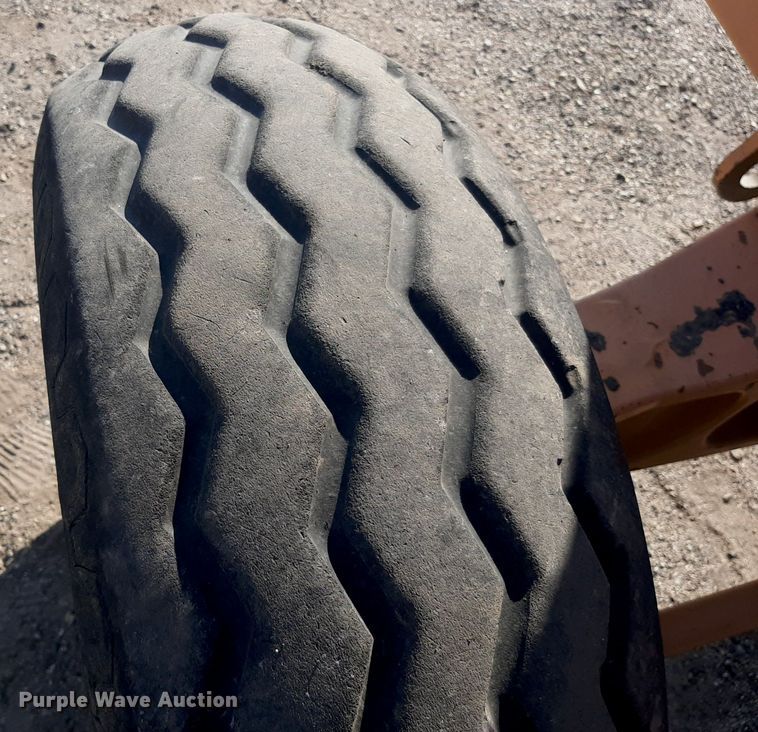 image for item OF9461 2000 John Deere 210LE  landscape tractor