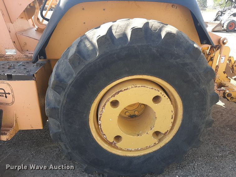 image for item OF9461 2000 John Deere 210LE  landscape tractor