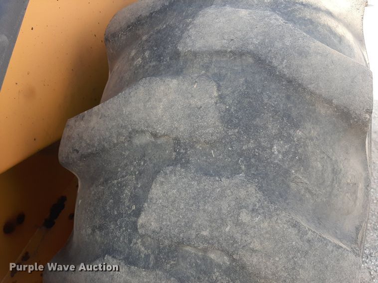 image for item OF9461 2000 John Deere 210LE  landscape tractor