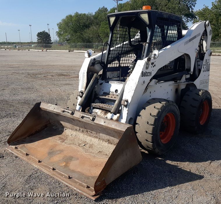 image for item OF9462 2002 Bobcat S300  skid steer loader