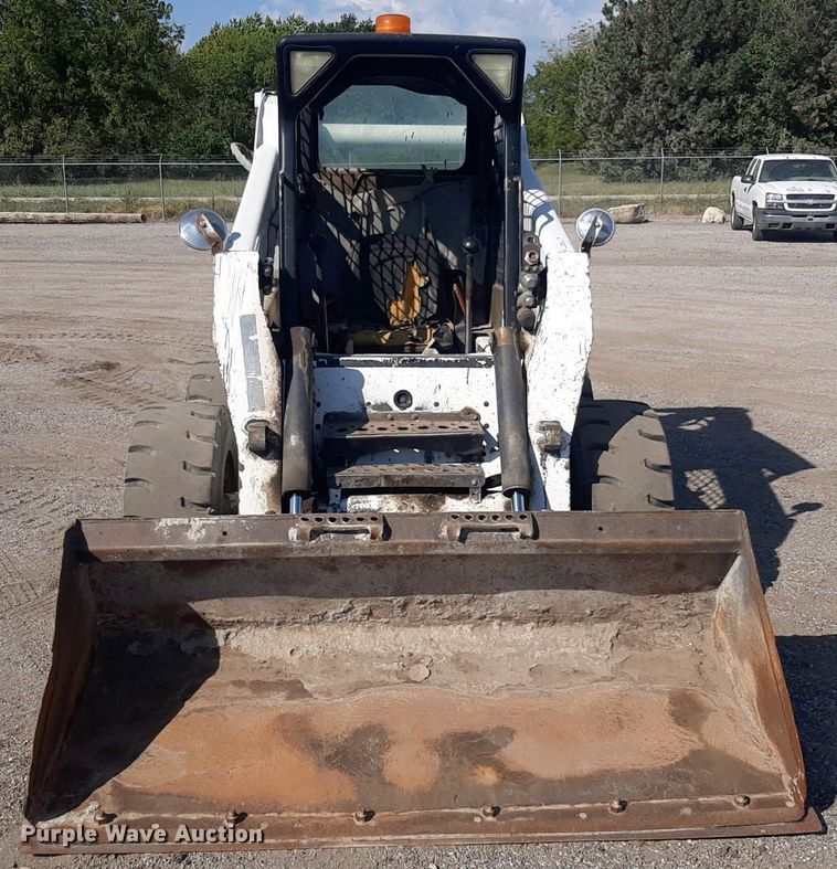 image for item OF9462 2002 Bobcat S300  skid steer loader
