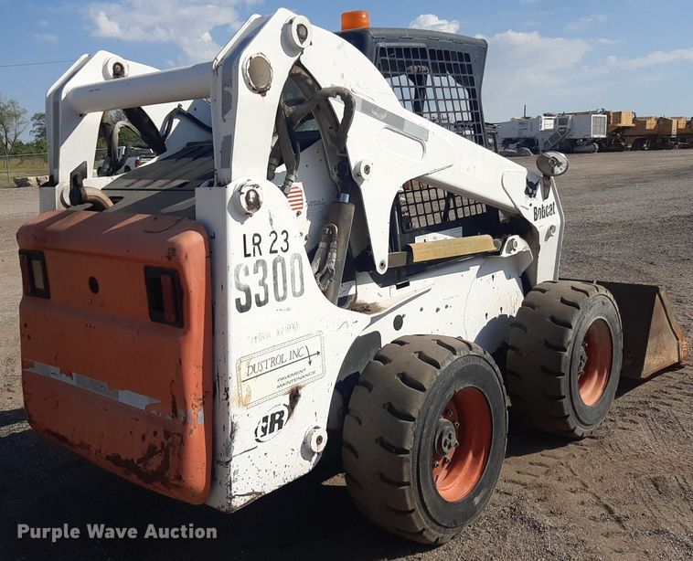 image for item OF9462 2002 Bobcat S300  skid steer loader