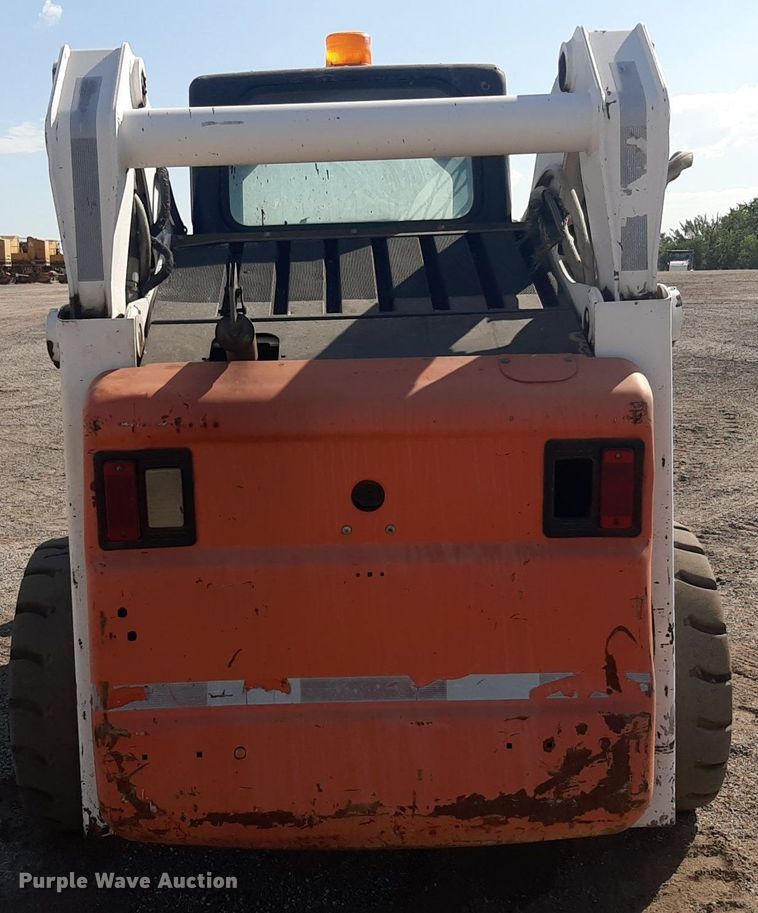 image for item OF9462 2002 Bobcat S300  skid steer loader