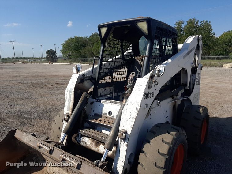 image for item OF9462 2002 Bobcat S300  skid steer loader