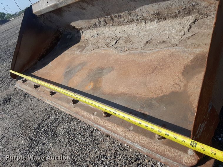 image for item OF9462 2002 Bobcat S300  skid steer loader