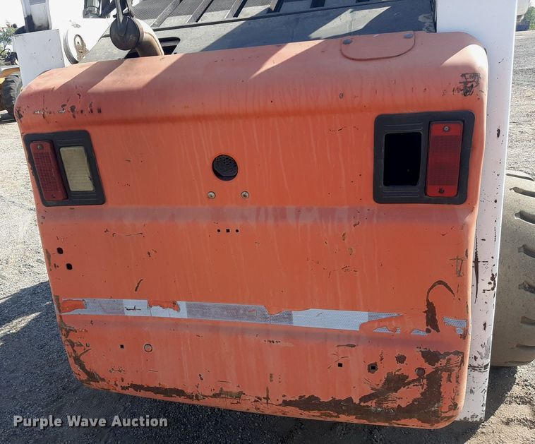 image for item OF9462 2002 Bobcat S300  skid steer loader