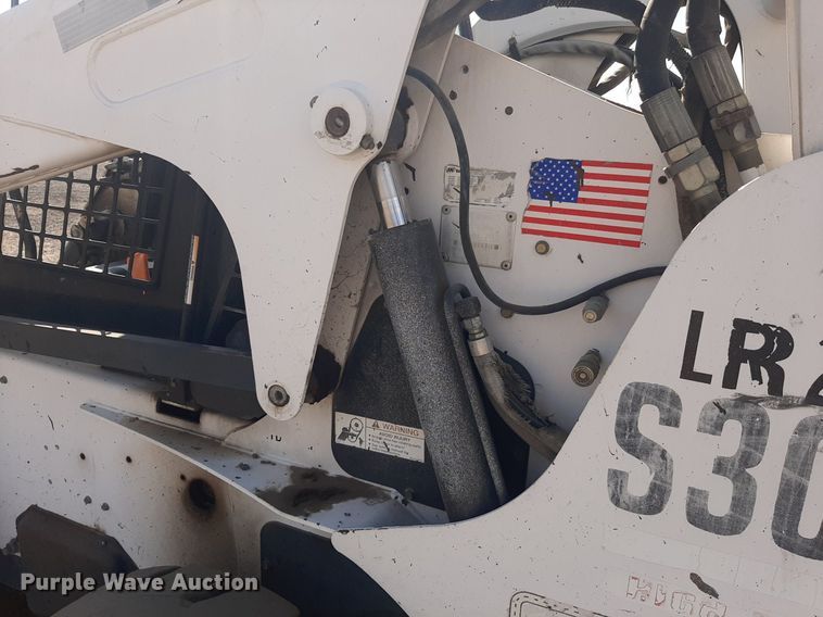 image for item OF9462 2002 Bobcat S300  skid steer loader